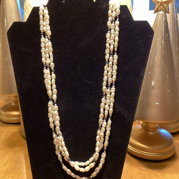 White Faux Rice Pearls with Black Beads and Goldtone Spacers - Picture 7 of 10